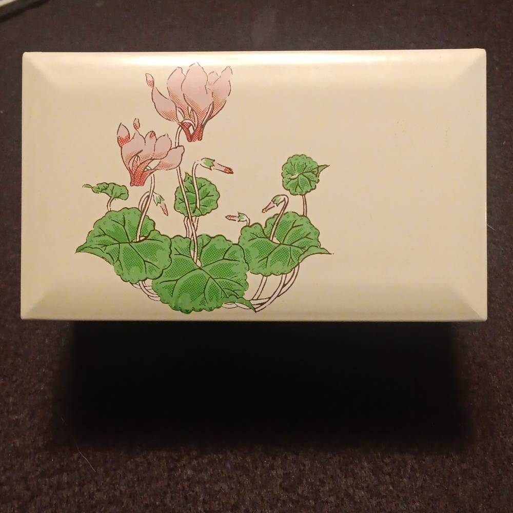 Vintage Otagiri Laquerware Jewelery Music Box.Cyclamen flower on front.